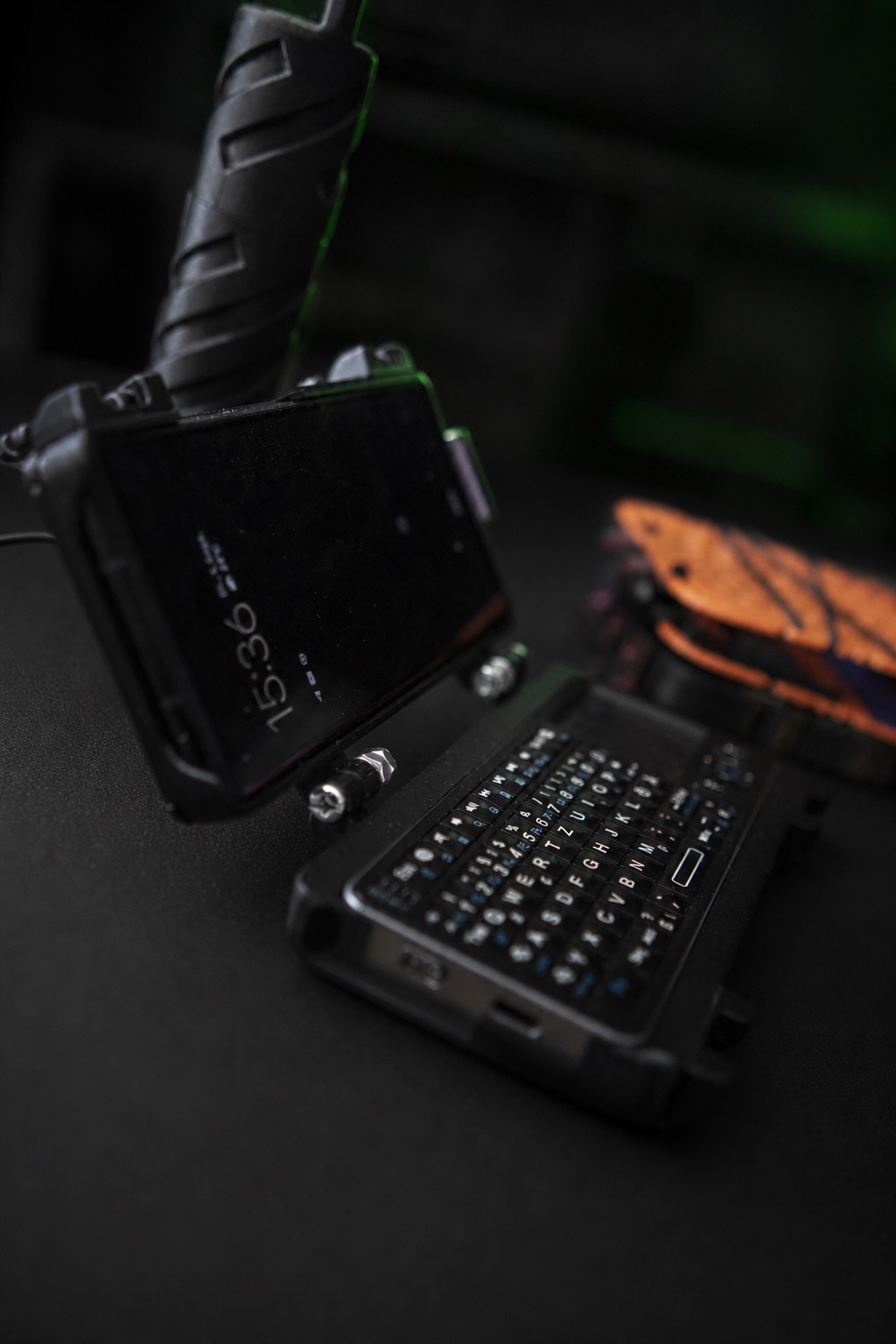 Google Pixel 6a und Rii K06 im HUNTER Case